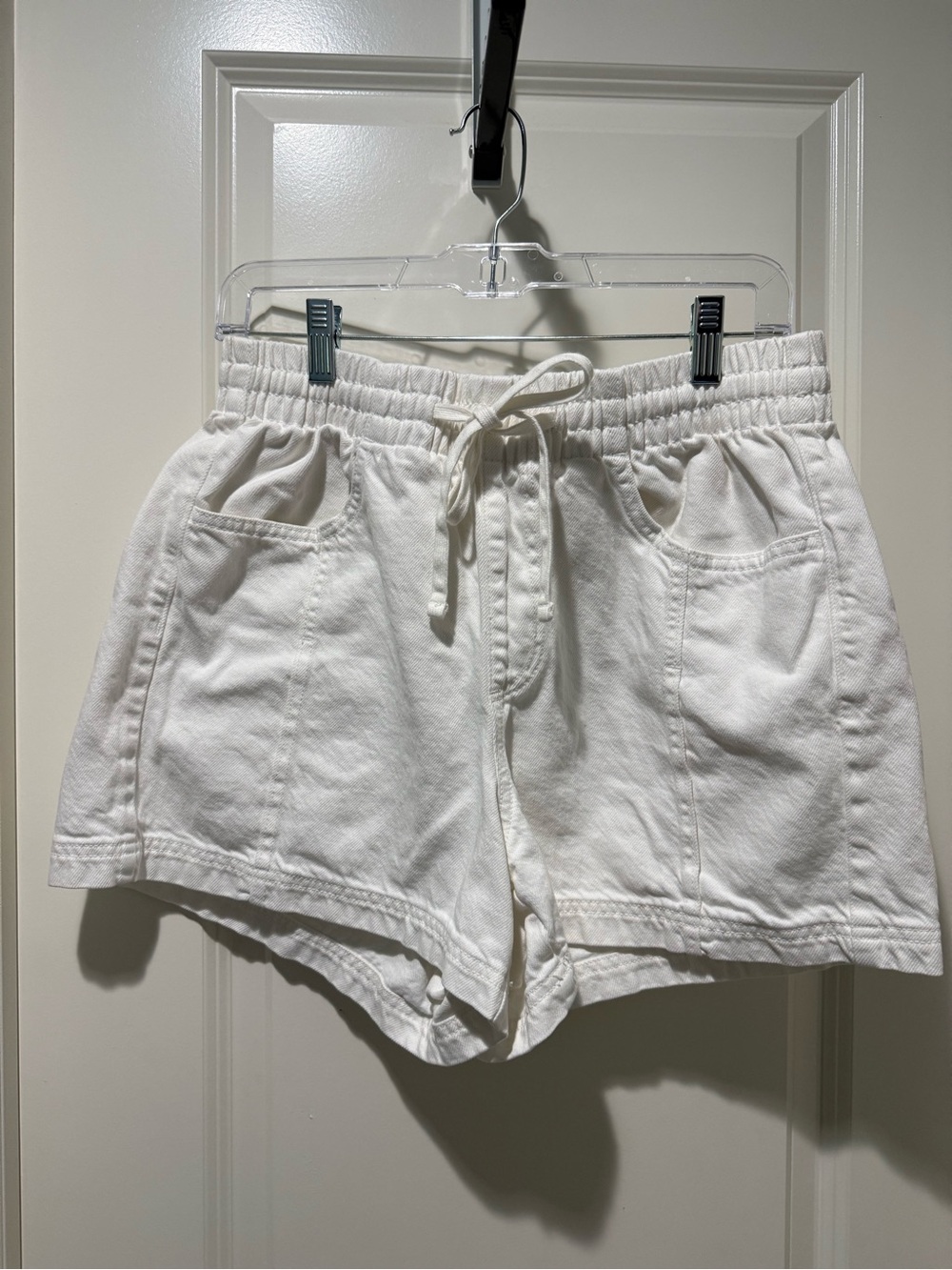 Universal Thread Shorts Women's Medium White Pull On Drawstring Elastic Waist
